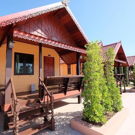 Prakaithong Hotel Amphoe Sawang Daen Din Extérieur photo