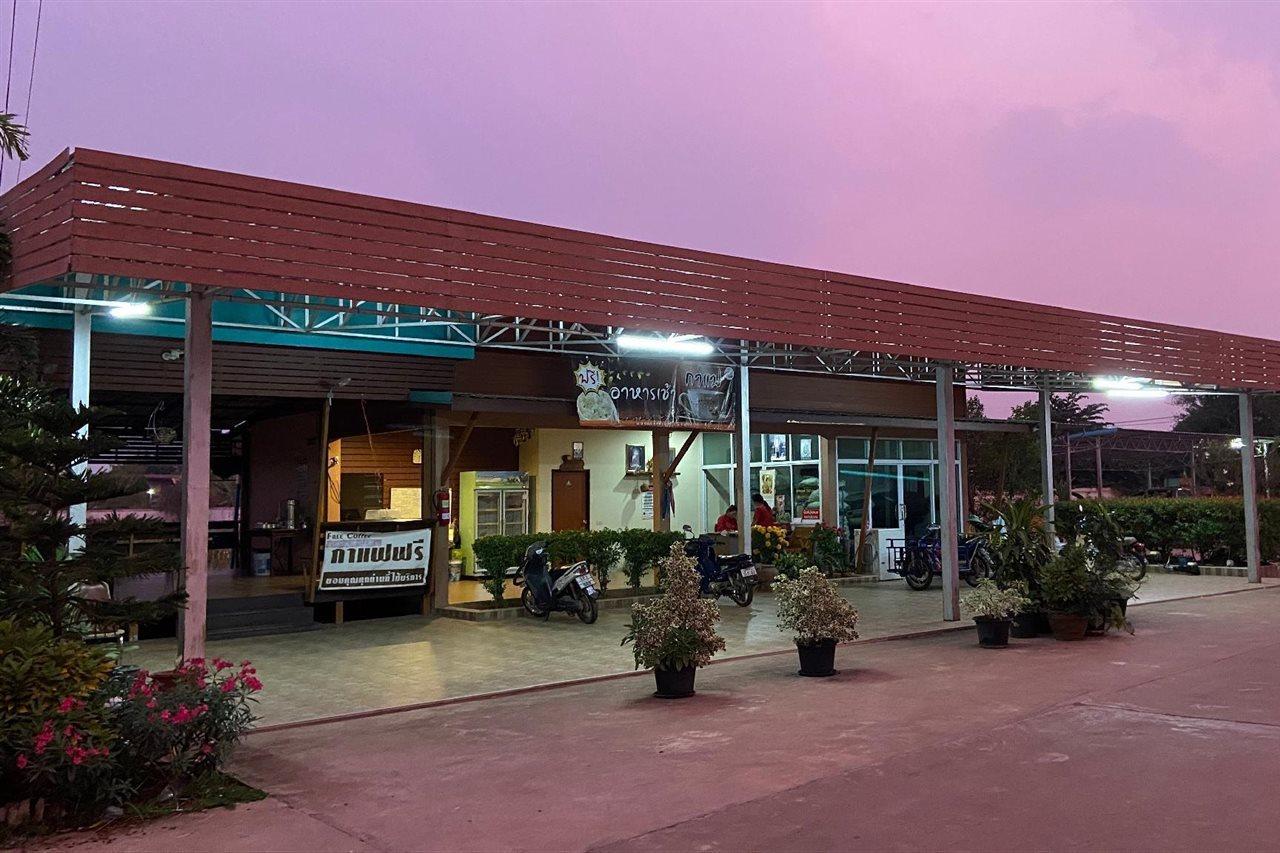 Prakaithong Hotel Amphoe Sawang Daen Din Extérieur photo