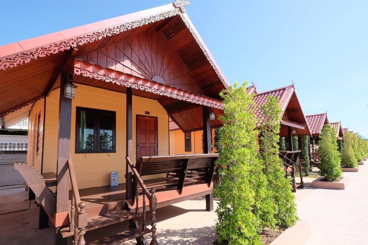 Prakaithong Hotel Amphoe Sawang Daen Din Extérieur photo