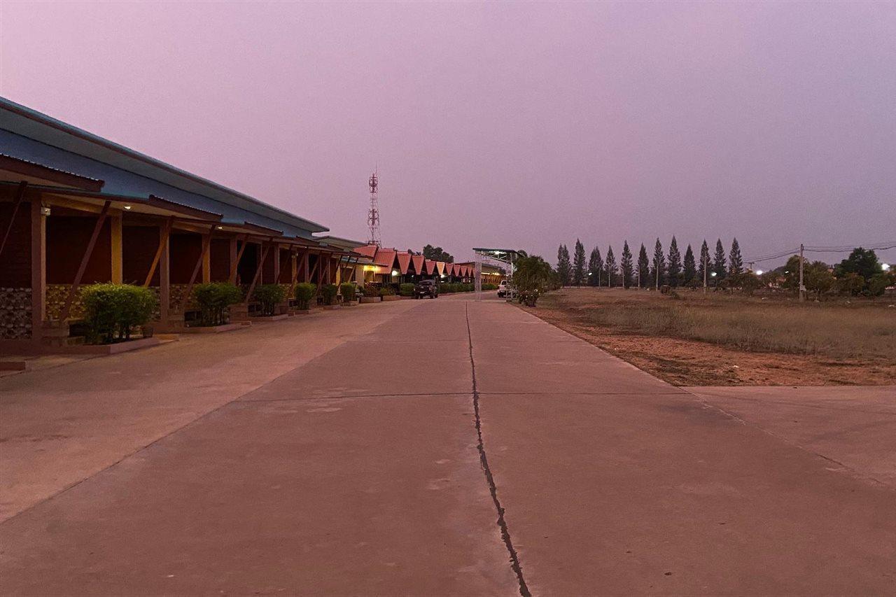 Prakaithong Hotel Amphoe Sawang Daen Din Extérieur photo