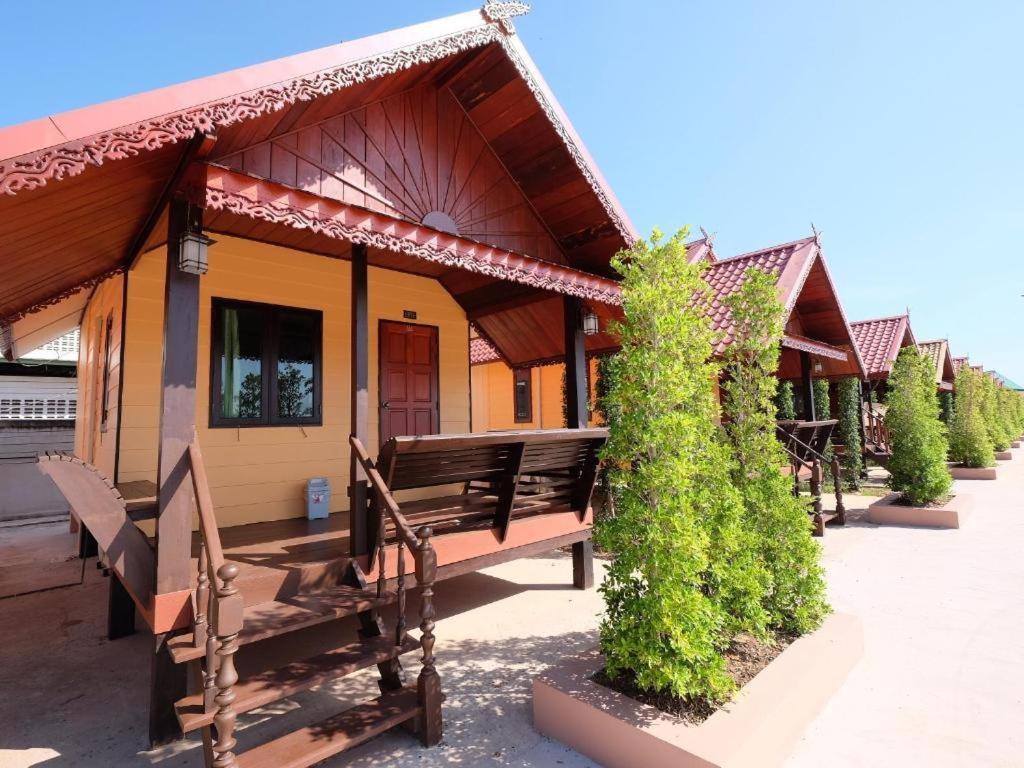 Prakaithong Hotel Amphoe Sawang Daen Din Extérieur photo