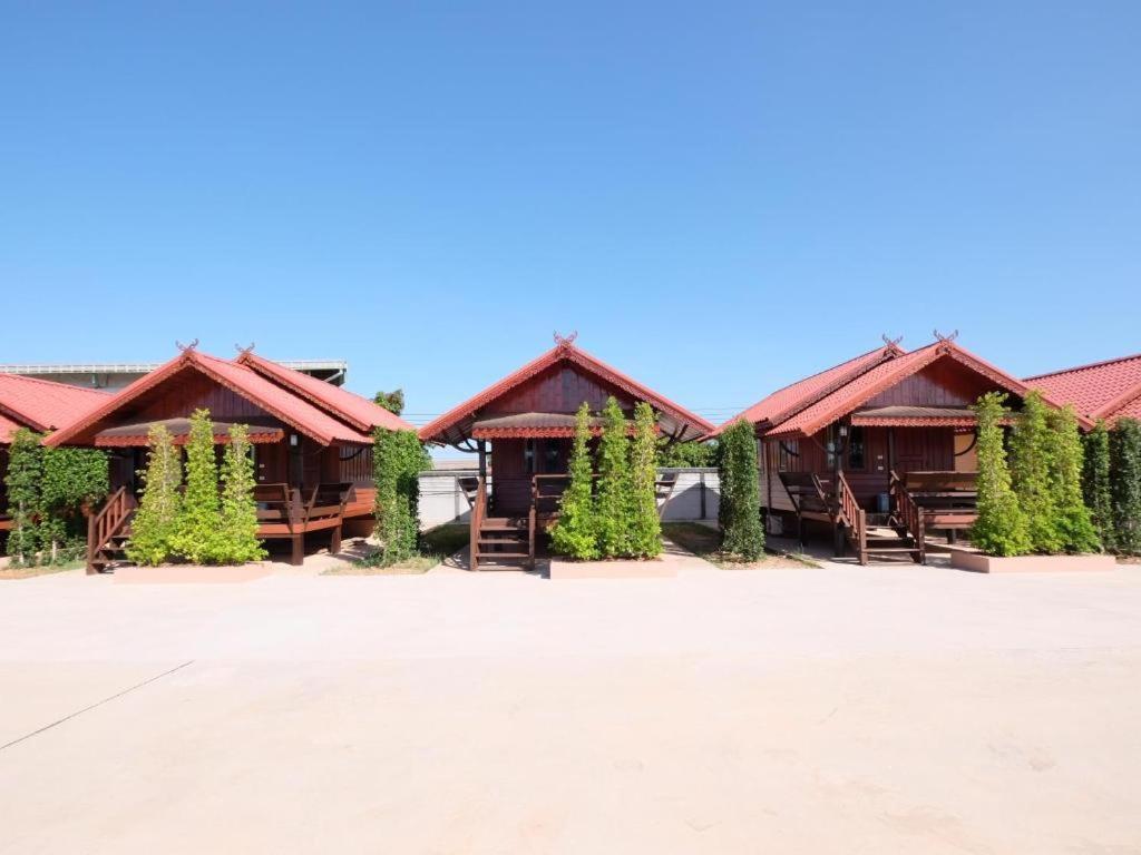Prakaithong Hotel Amphoe Sawang Daen Din Extérieur photo