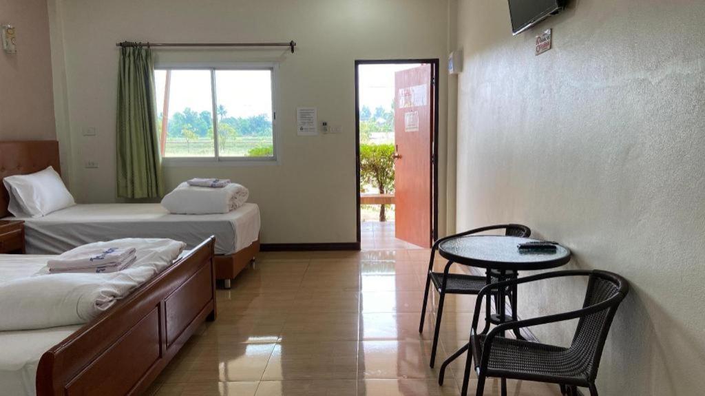 Prakaithong Hotel Amphoe Sawang Daen Din Extérieur photo