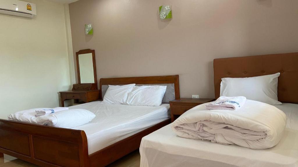 Prakaithong Hotel Amphoe Sawang Daen Din Extérieur photo