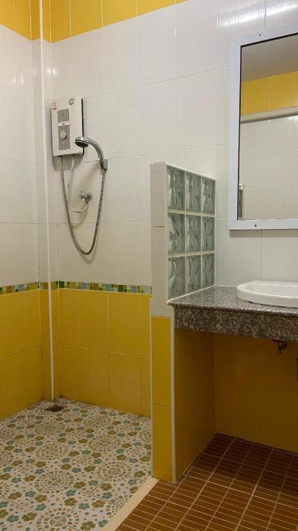 Prakaithong Hotel Amphoe Sawang Daen Din Extérieur photo