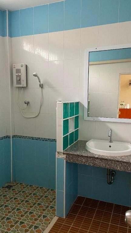 Prakaithong Hotel Amphoe Sawang Daen Din Extérieur photo