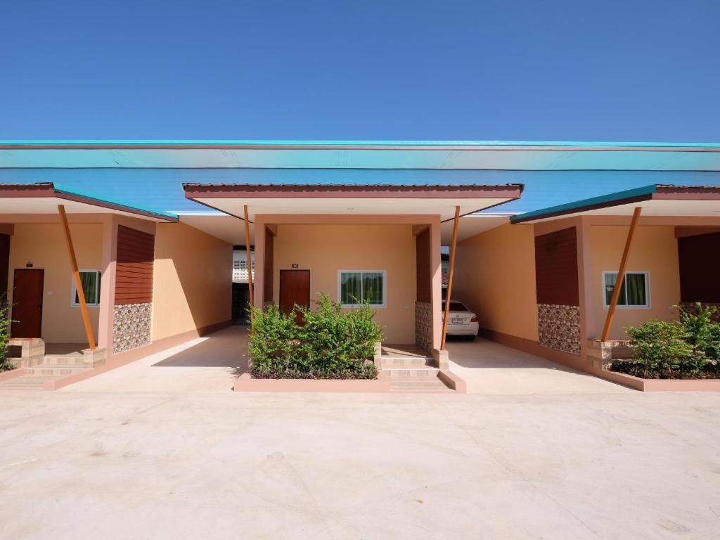 Prakaithong Hotel Amphoe Sawang Daen Din Extérieur photo