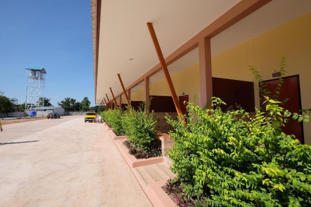 Prakaithong Hotel Amphoe Sawang Daen Din Extérieur photo