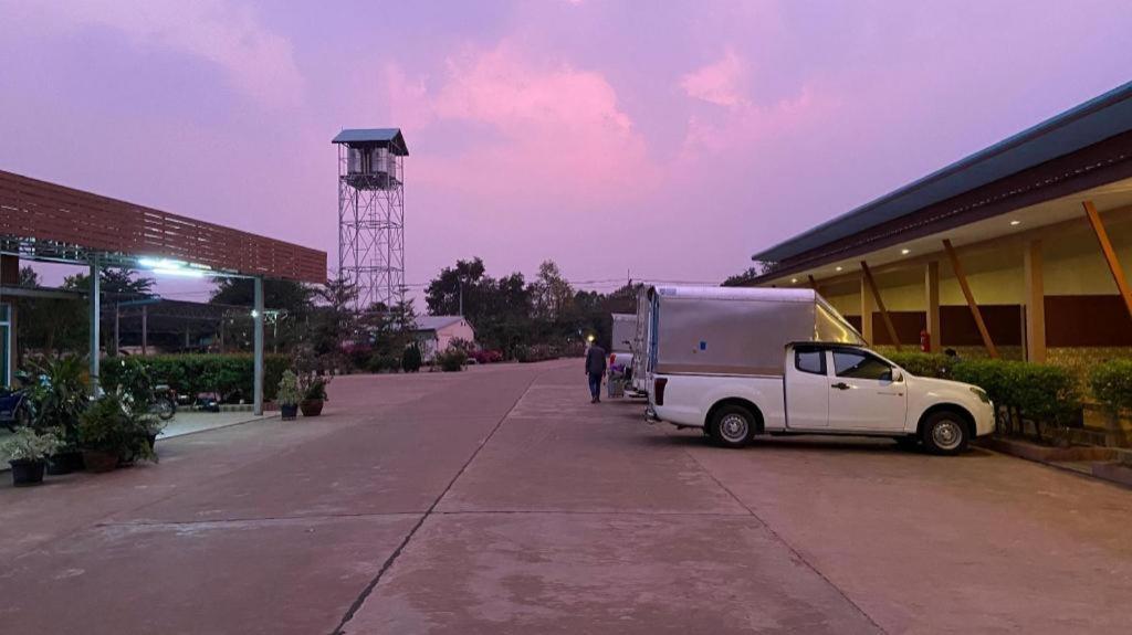 Prakaithong Hotel Amphoe Sawang Daen Din Extérieur photo