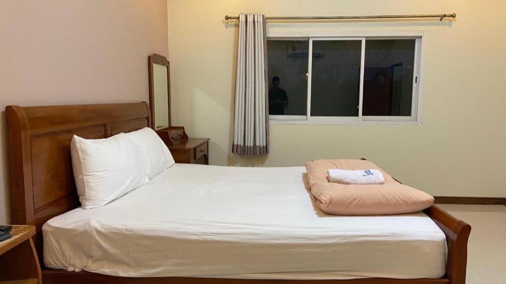 Prakaithong Hotel Amphoe Sawang Daen Din Extérieur photo