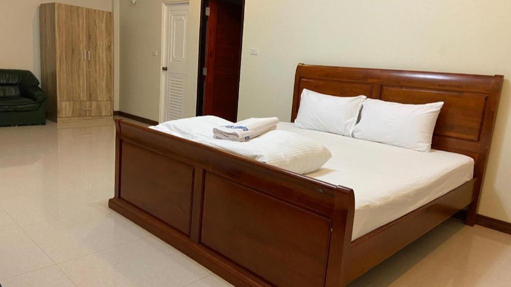 Prakaithong Hotel Amphoe Sawang Daen Din Extérieur photo