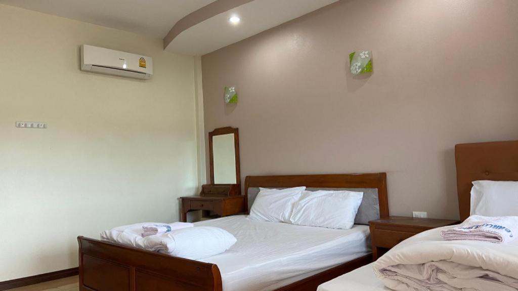 Prakaithong Hotel Amphoe Sawang Daen Din Extérieur photo