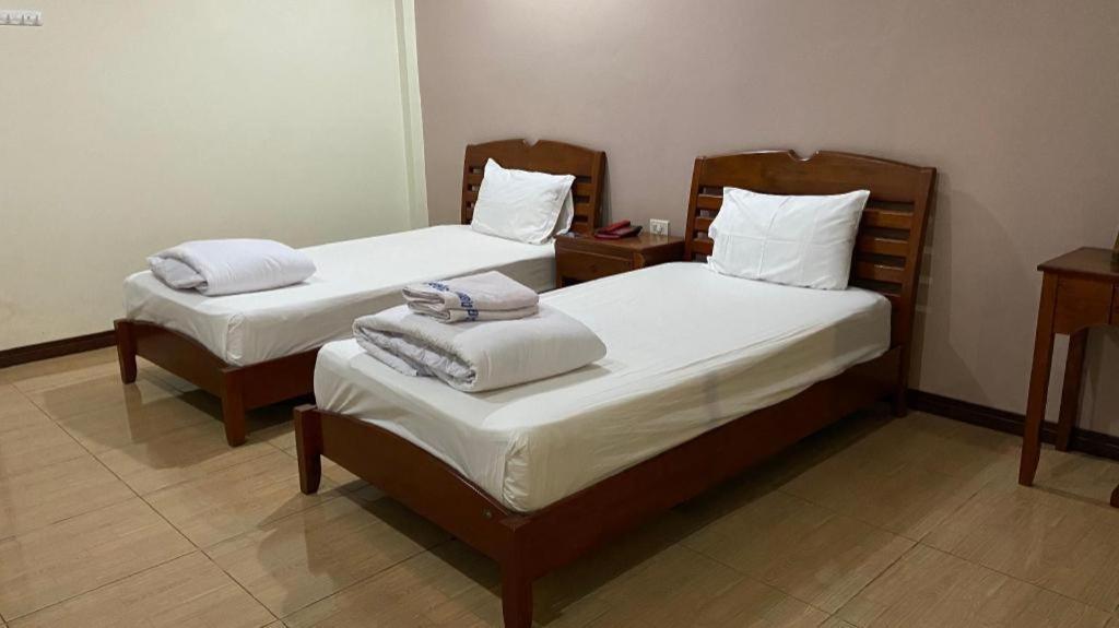 Prakaithong Hotel Amphoe Sawang Daen Din Extérieur photo