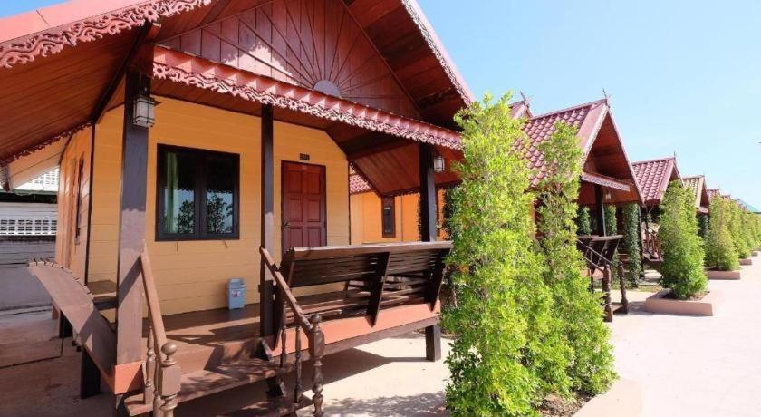 Prakaithong Hotel Amphoe Sawang Daen Din Extérieur photo
